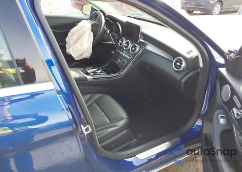 2017 Mercedes-Benz C 300 z USA, uszkodzony, nr VIN WDDWF4JB2HR226991